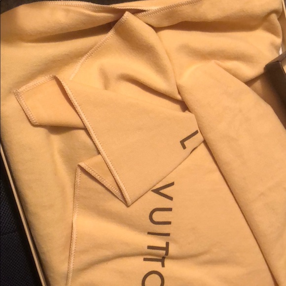 LV scarf - Picture 2 of 3